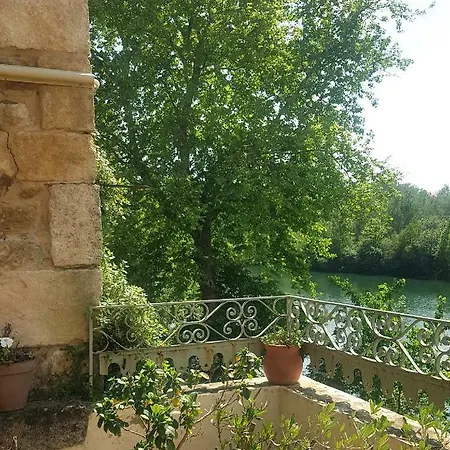 Face A La Riviere -proche Du Pont Du Gard- Holiday home Montfrin
